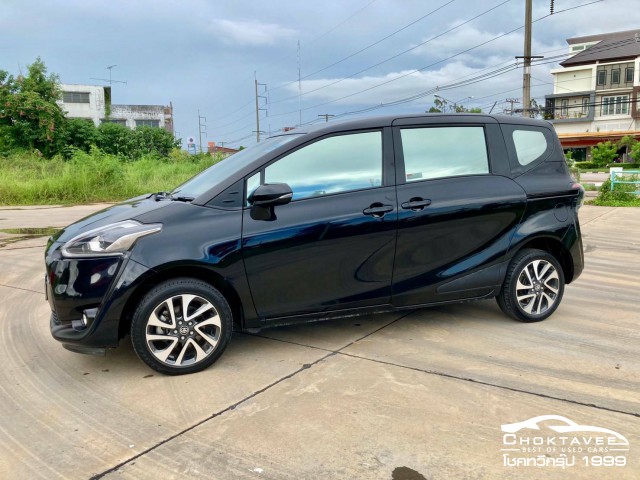 Toyota Sienta 1.5 V