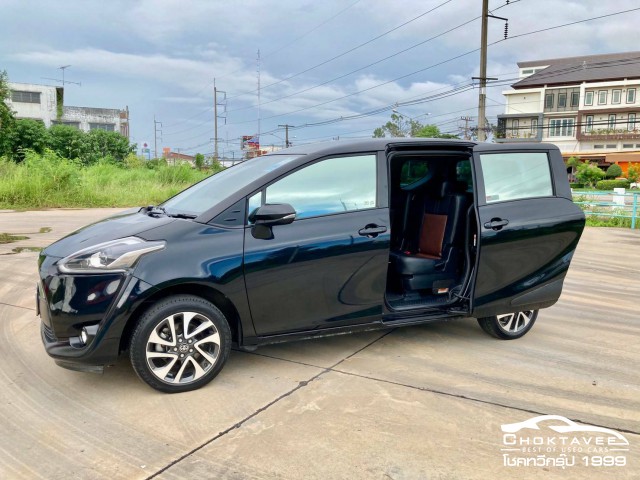 Toyota Sienta 1.5 V