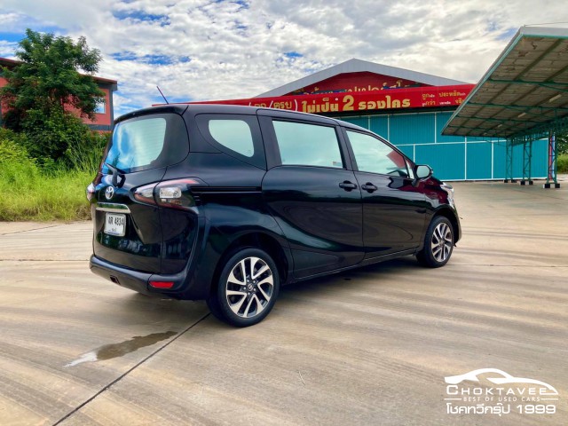 Toyota Sienta 1.5 V