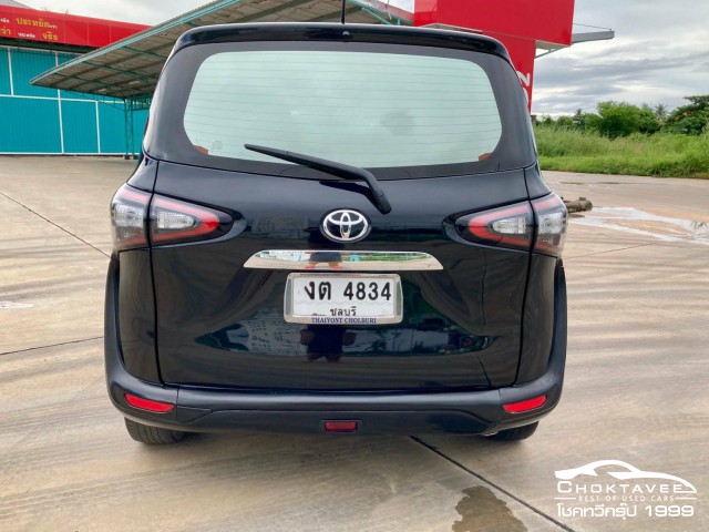 Toyota Sienta 1.5 V