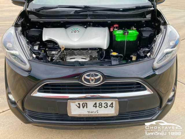 Toyota Sienta 1.5 V