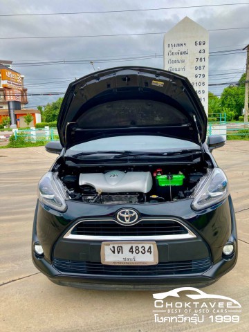 Toyota Sienta 1.5 V