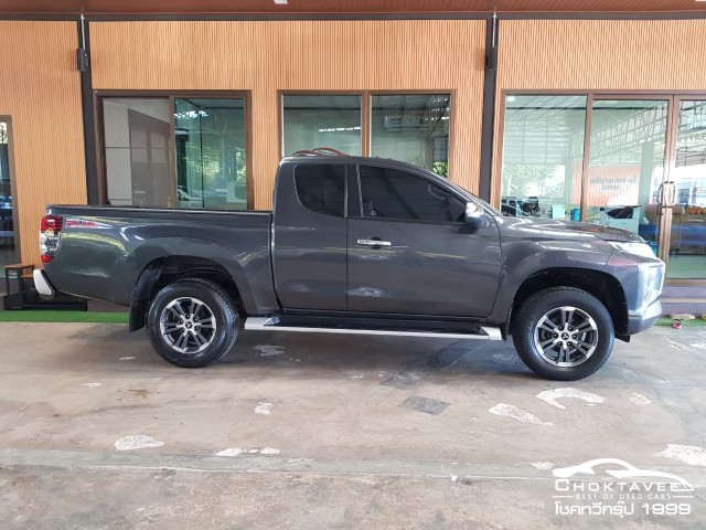 Mitsubishi Triton Allnew Megacab 2.4 GLX Plus(My18)